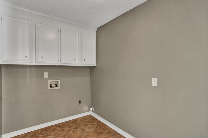 Building Photo - 108 Peach Tree Ln