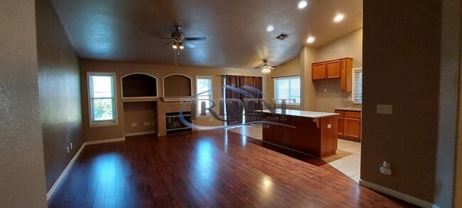 Building Photo - 4 bedroom, 2 bath house with open floor plan