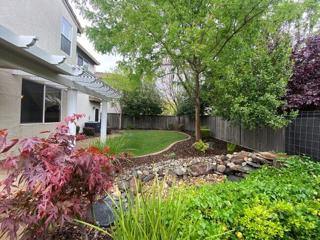 Building Photo - CLEAN AND SPACIOUS 4 BED, 2.5 BATH WITH COVERED BACK PATIO AND LUSH LANDSCAPING IN WESTLAKE COMMU...