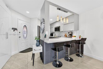 Building Photo - 1750 W 46th St