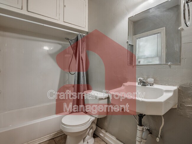 Building Photo - 2309 1/2 N Florida Ave
