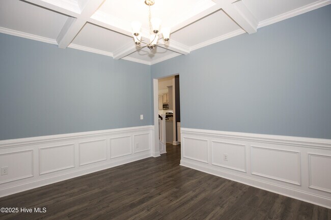 Building Photo - 660 Ave of the Carolinas