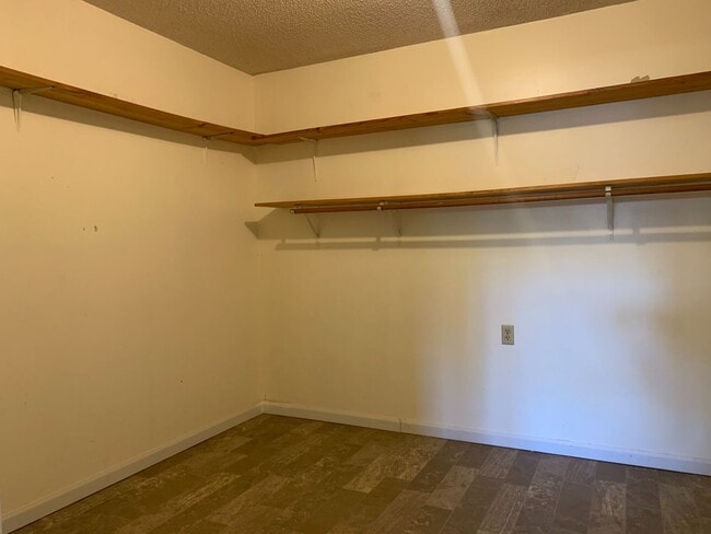 Building Photo - 3 Creekridge Cir