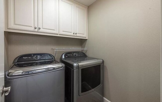 Building Photo - $4195.00 - Gorgeous and Ready for Move-In! Spacious 4 Br / 2.5 Ba in South Gilroy