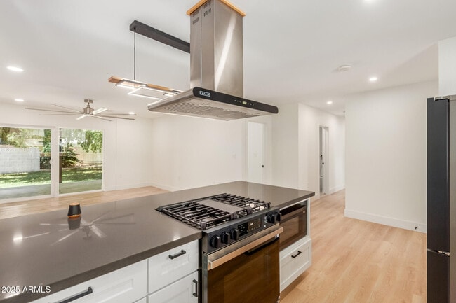 Building Photo - 1311 E 2nd Pl