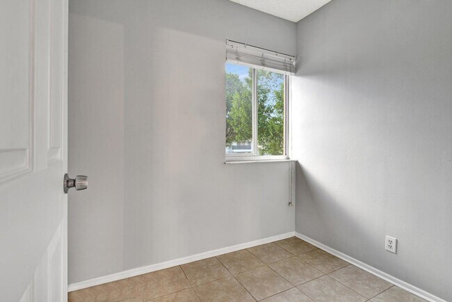 Building Photo - 116 Gardens Dr