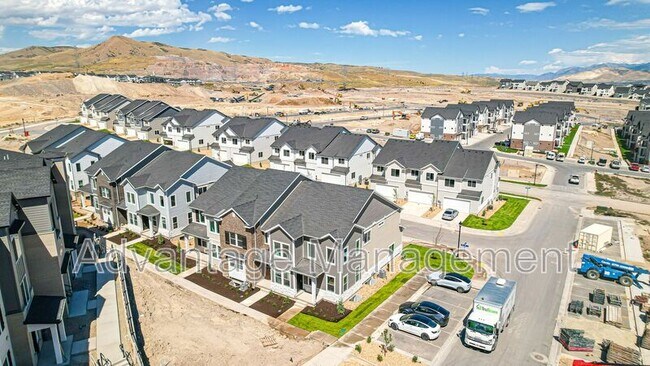 Building Photo - 1583 Stark Dr