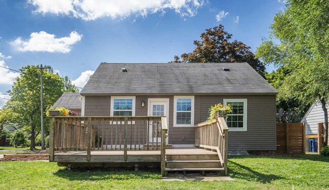 Building Photo - 2163 Englewood Dr SE