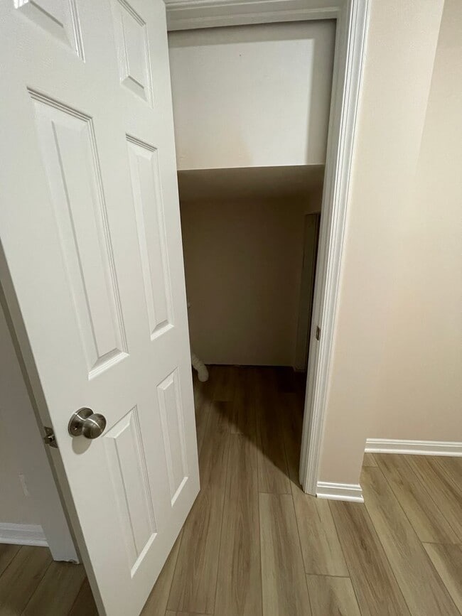 Building Photo - Elegant And Spacious 3 Bed 3.5 Bath Townhome In Vibrant Loudon Parkway Center