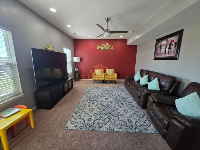 Building Photo - MOVE IN SPECIAL OF THE YEAR! Sign a lease ...