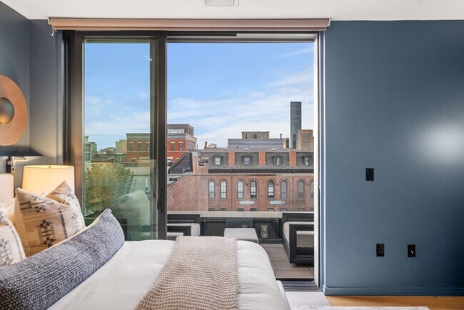 Building Photo - 7 E Springfield St