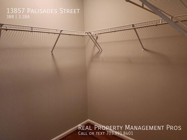 Building Photo - 13857 Palisades St