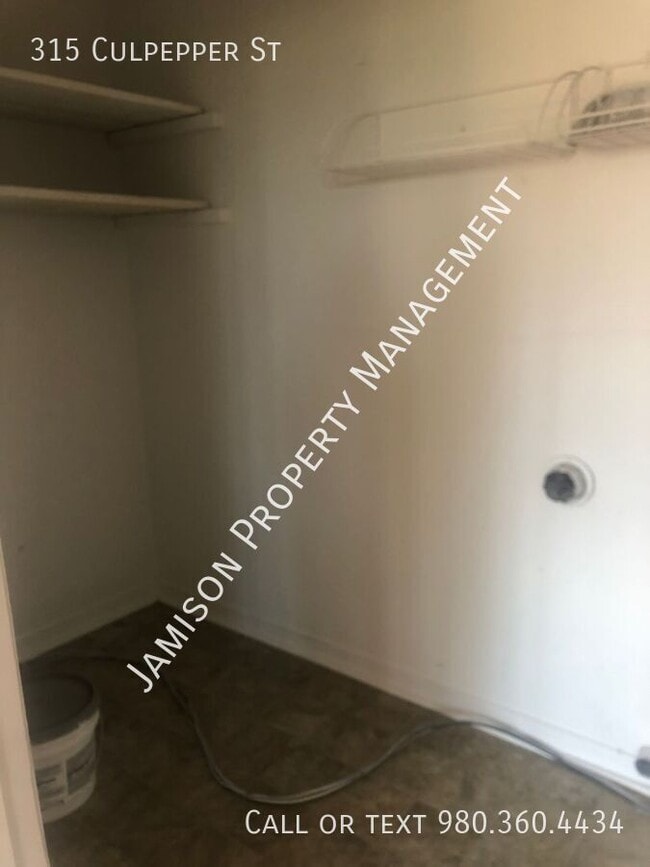 Building Photo - 315 Culpepper St