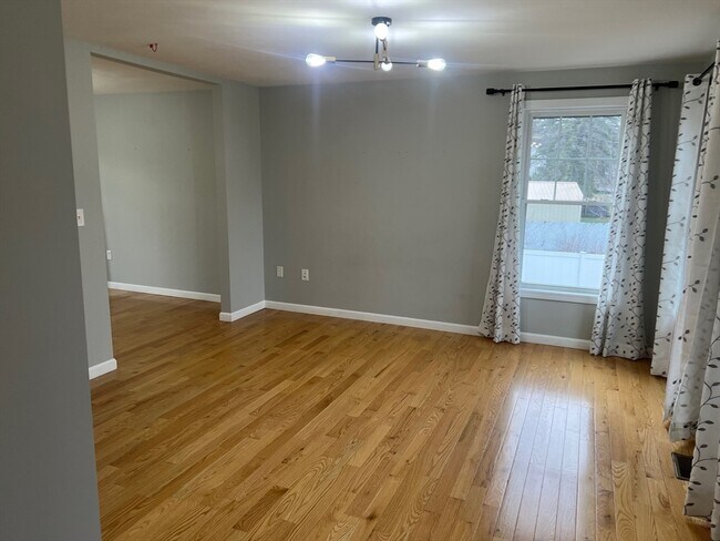 Building Photo - 131 Merrill Ave