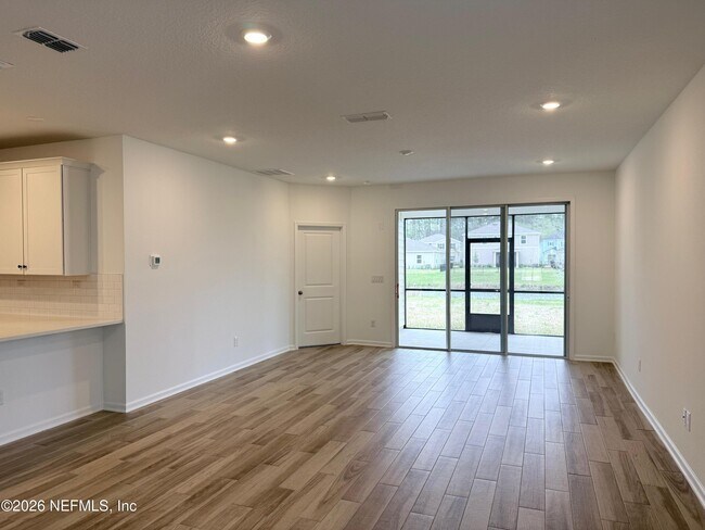 Building Photo - 523 Farmfield Dr