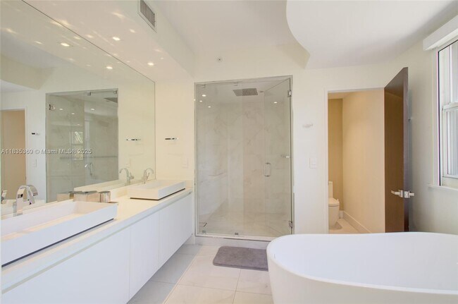 Building Photo - 701 Crandon Blvd