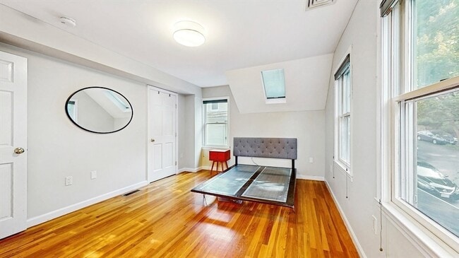 Building Photo - 14 Chestnut St