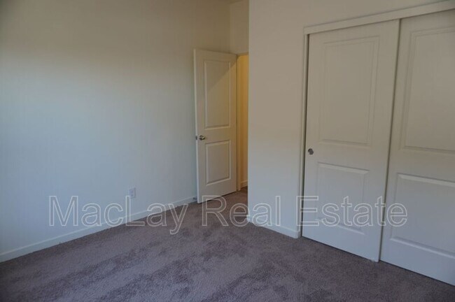 Building Photo - 627 N Crowned Dove Trail