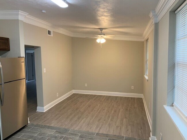 Building Photo - 3 bedroom 3 bath house in Midtown!! Available July 2026!