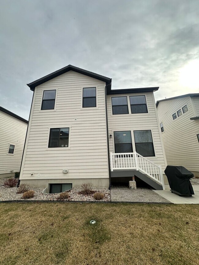 Building Photo - GORGEOUS Bountiful Home!!!