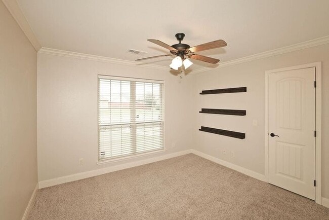 Building Photo - 8108 Knoxville Dr