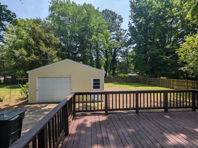 Building Photo - 222 Patrician Dr