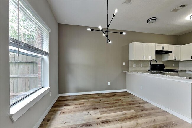 Building Photo - 7447 River Pines Dr