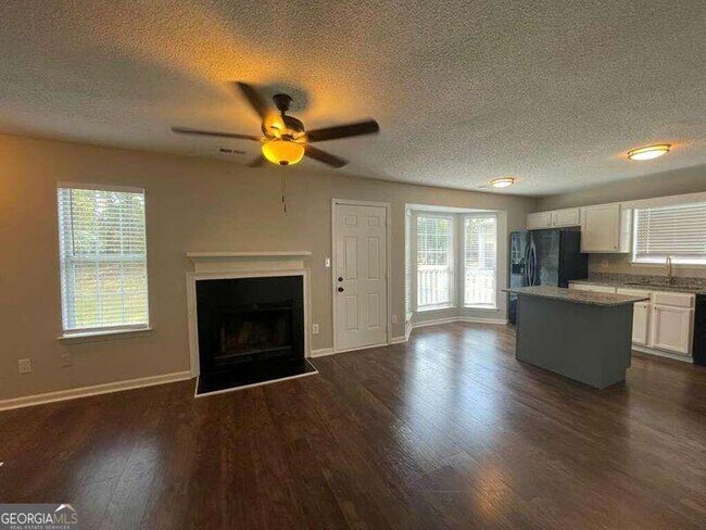 Building Photo - 2200 Burdett Ridge Dr