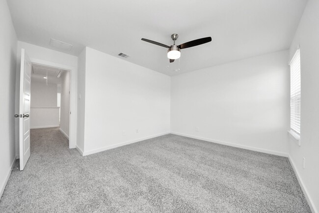 Building Photo - 10327 Sylvan Wds Trl