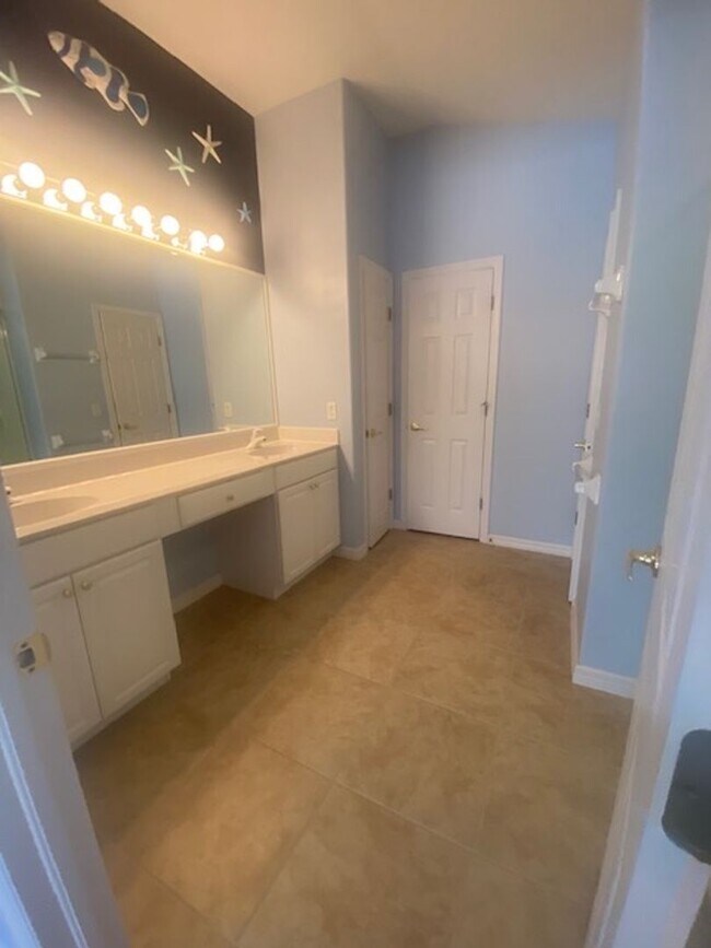 Building Photo - 3 bedroom 2 bath pool home in Colonial Cou...