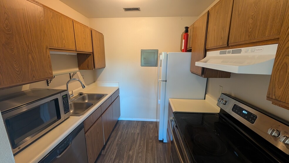 Kitchen - 6690 Pahokee Ct