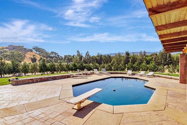 Building Photo - 9270 Linda Vista Ln