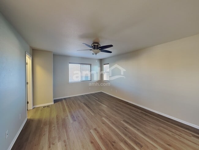 Building Photo - 12865 Roslyn St