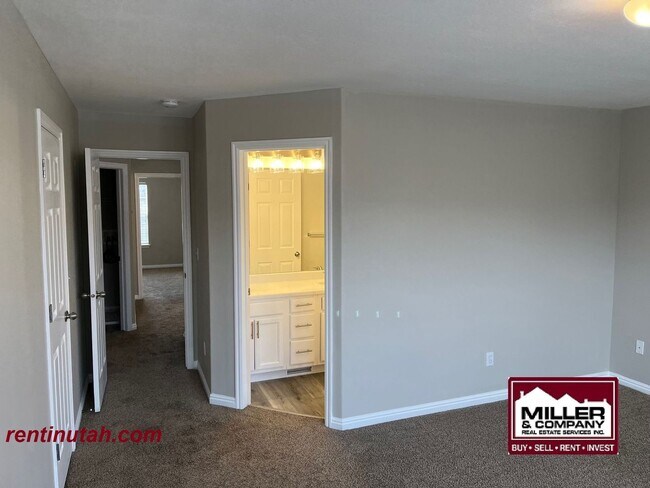 Building Photo - Beautifully updated townhouse in Riverton!