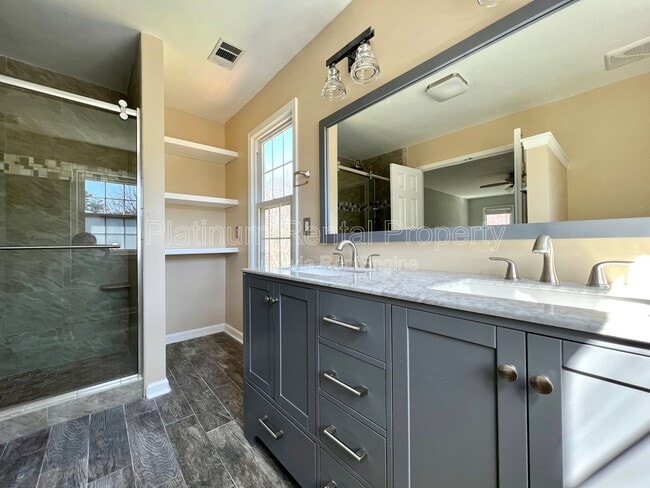 Building Photo - 3707 Rogers Cove