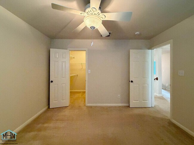 Building Photo - 518 Willow Grove Dr