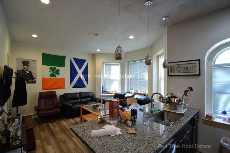 Building Photo - 25 Chester St