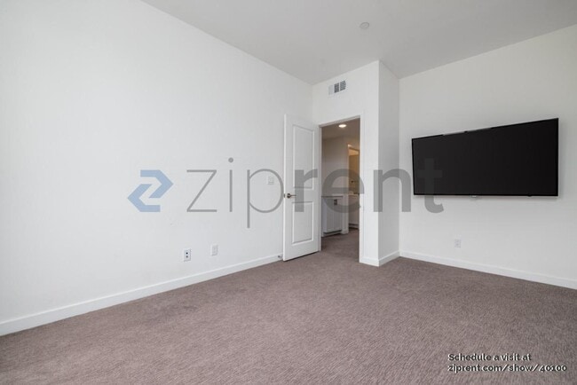 Building Photo - 11048 Luminate Dr