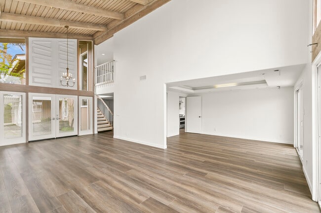 Building Photo - 2957 Seaview Ave