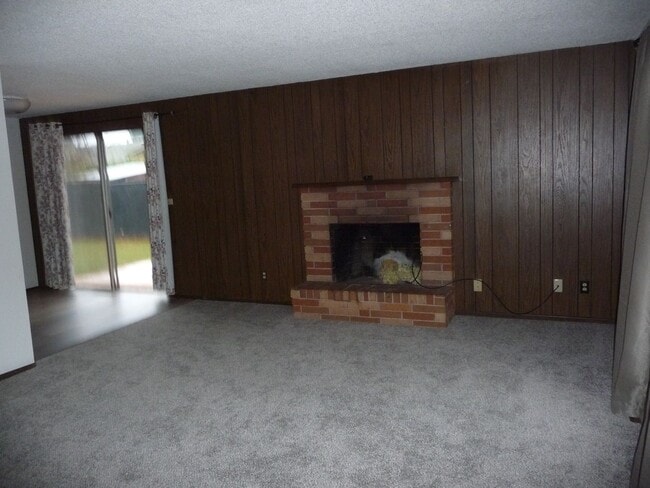 Building Photo - New carpeting