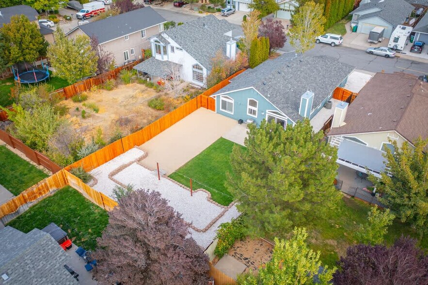 Building Photo - 1059 Chesterfield Ct