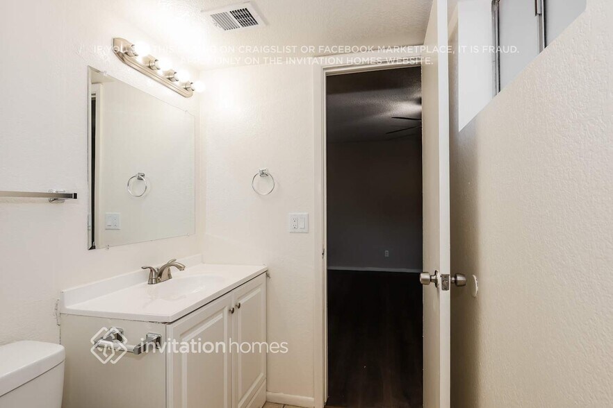 Building Photo - 3017 N 86th Ave