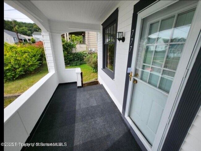 Building Photo - 775 Bennett St