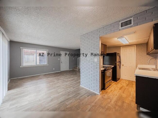 Building Photo - 5440 W Belleview St