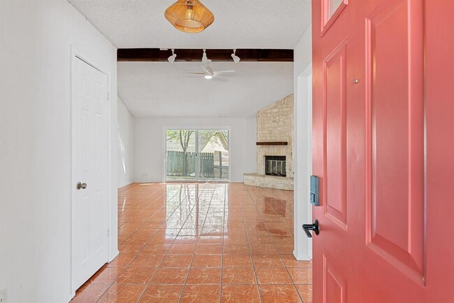 Building Photo - 2923 Norfolk Dr