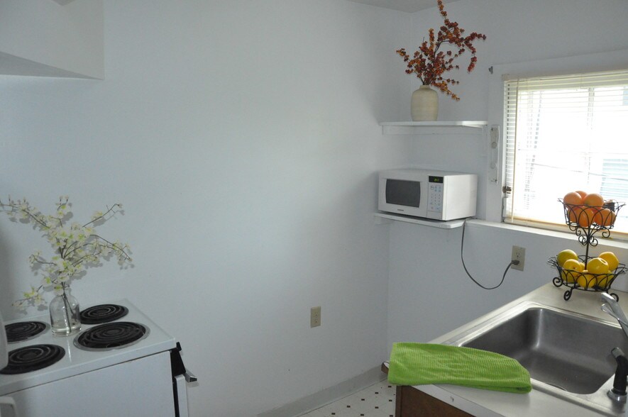 Kitchen - 210 Delaware Ave
