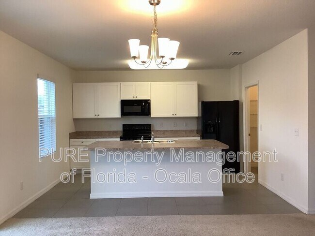 Building Photo - 2880 NE 43rd Rd