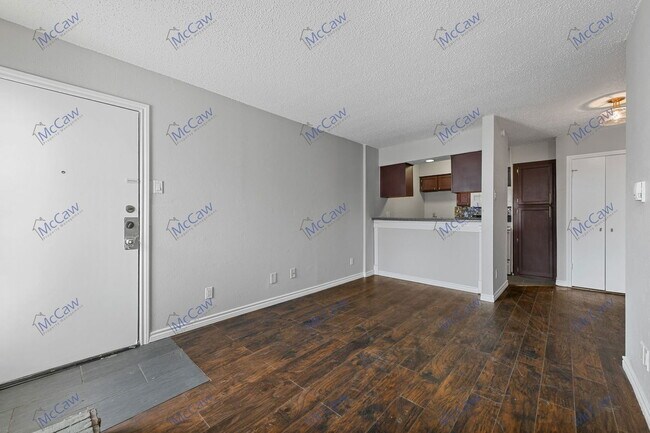 Building Photo - 9520 Royal Ln