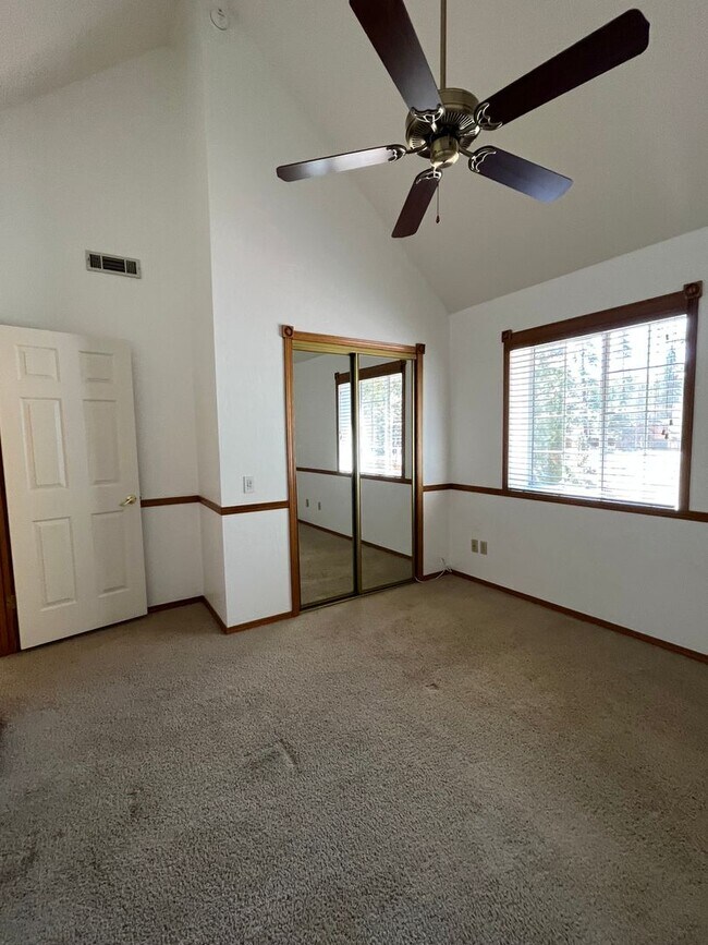 Building Photo - Beautiful 2 Bedroom 2 Bathroom in Big Bear City with Large Backyard