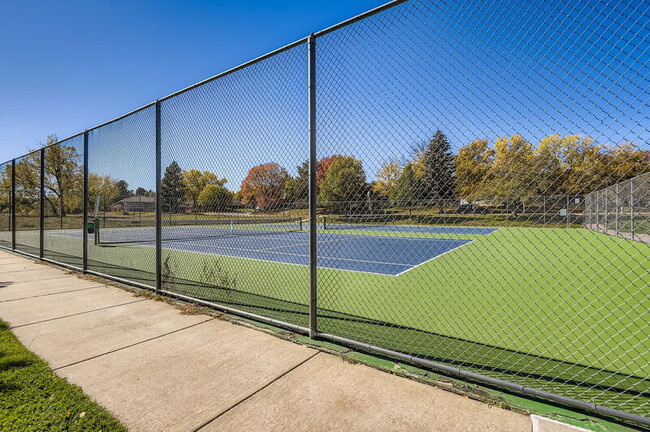 Building Photo - 7663 S Cove Cir